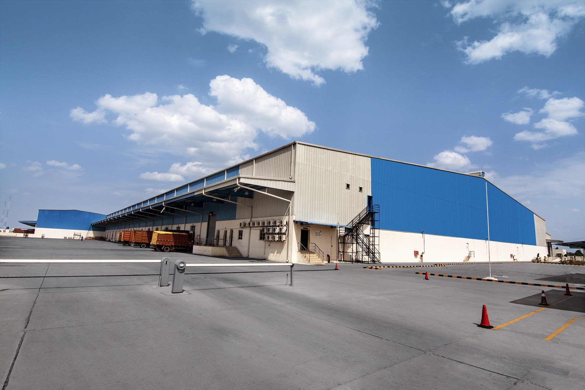 Technological Layouts of Warehouses